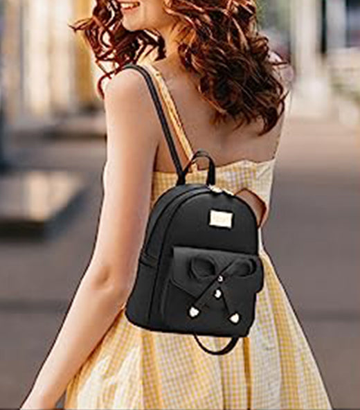 Rucsac Dollcini Mini pentru femei – o geantă elegantă, din piele PU, cu fermoar, compactă și practică pentru utilizare zilnică