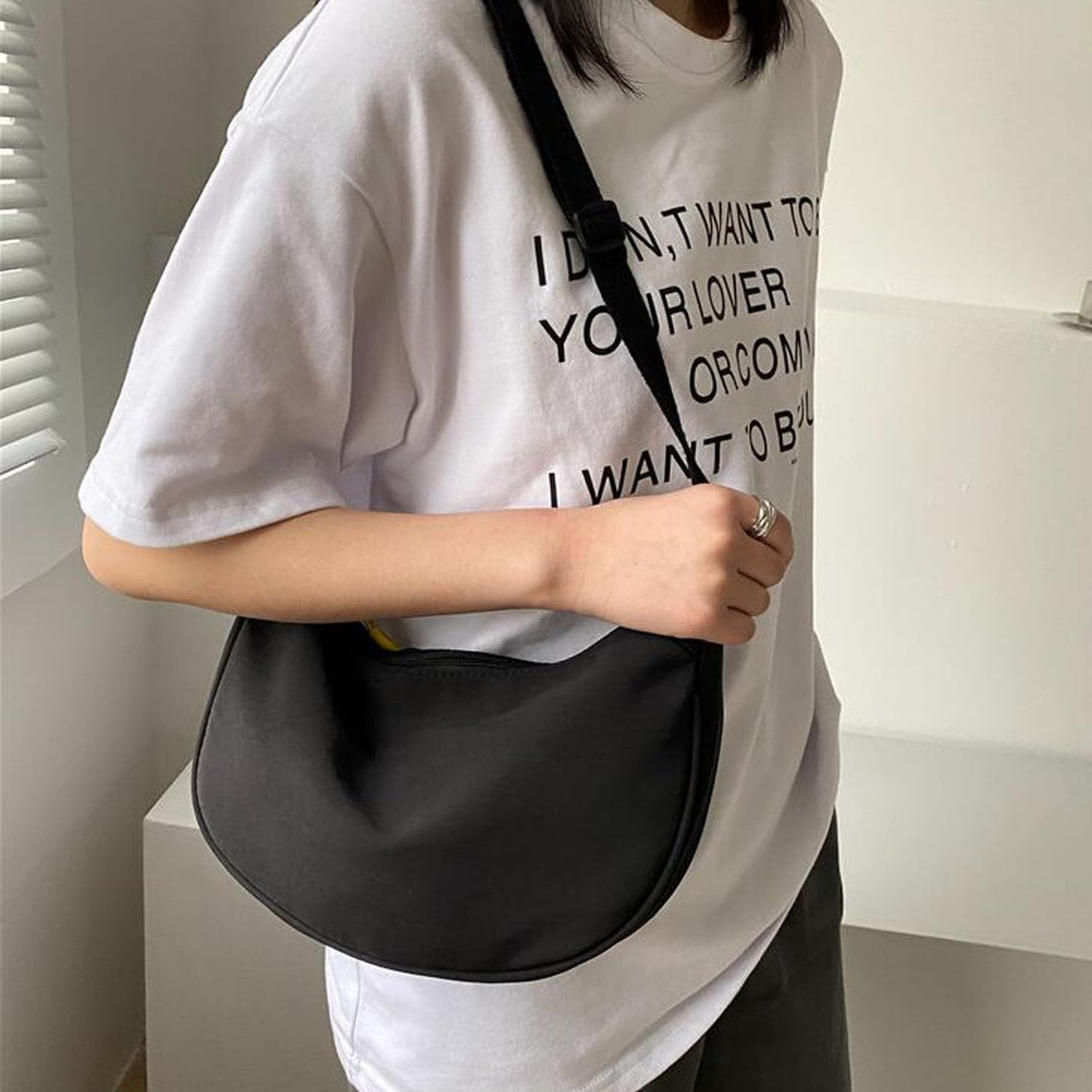 Dollcini Geantă de umăr semilună pentru femei – Material impermeabil, pentru uz zilnic