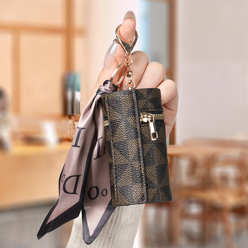 Dollcini, charm pentru geantă în carouri – accesoriu din PVC în stil retro