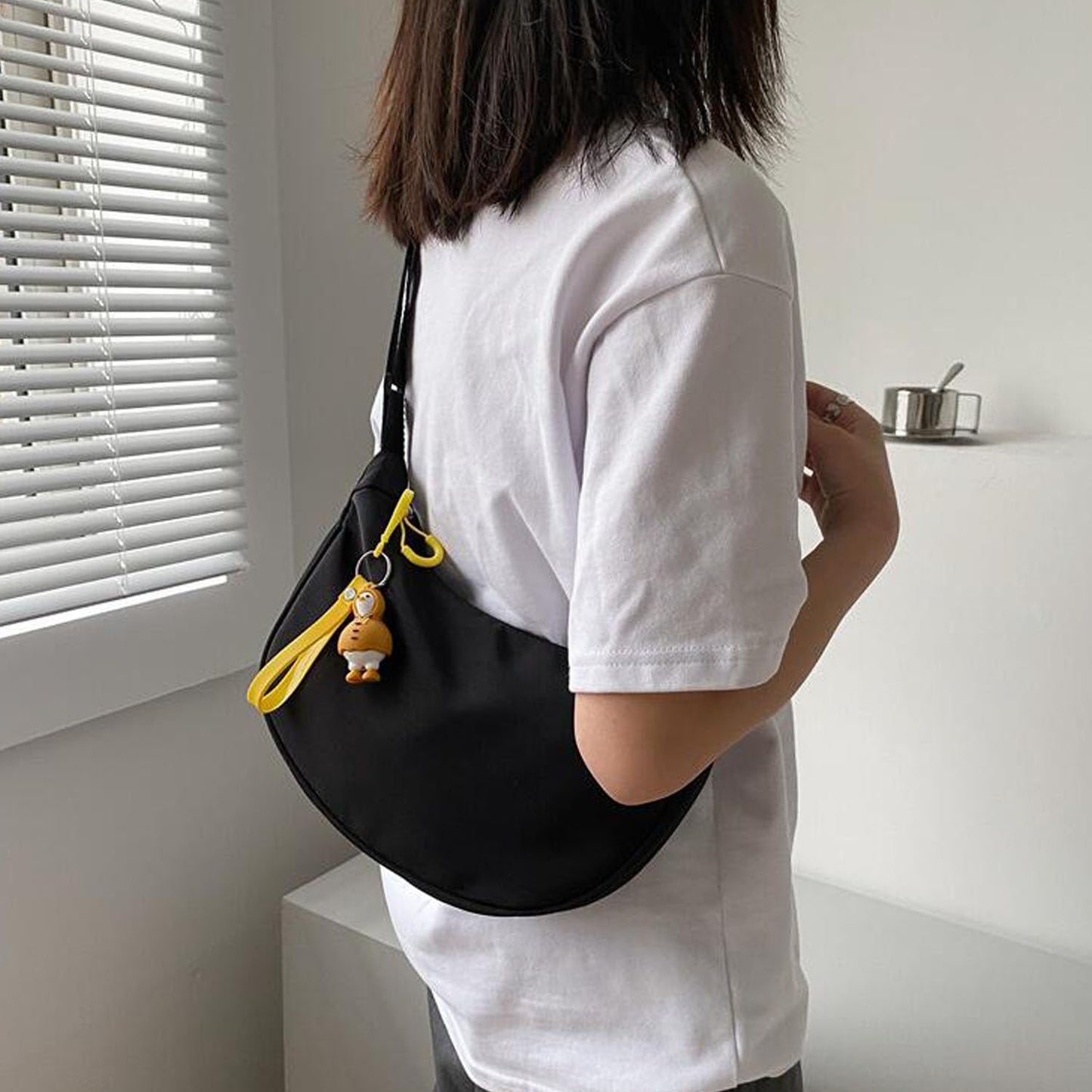 Dollcini Geantă de umăr semilună pentru femei – Material impermeabil, pentru uz zilnic