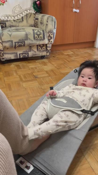 Dollcini Hintáztatható Baba Pihenőszék Szürke – Manuális Babaszék 4–24 Hónapos Babáknak, Max. 15 kg
